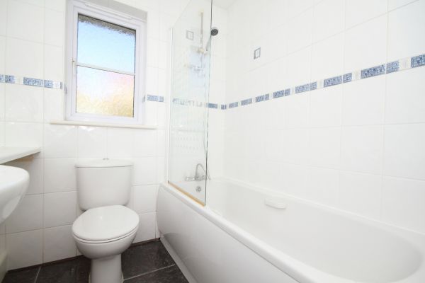 Cost of Shower Window Replacement in Miami